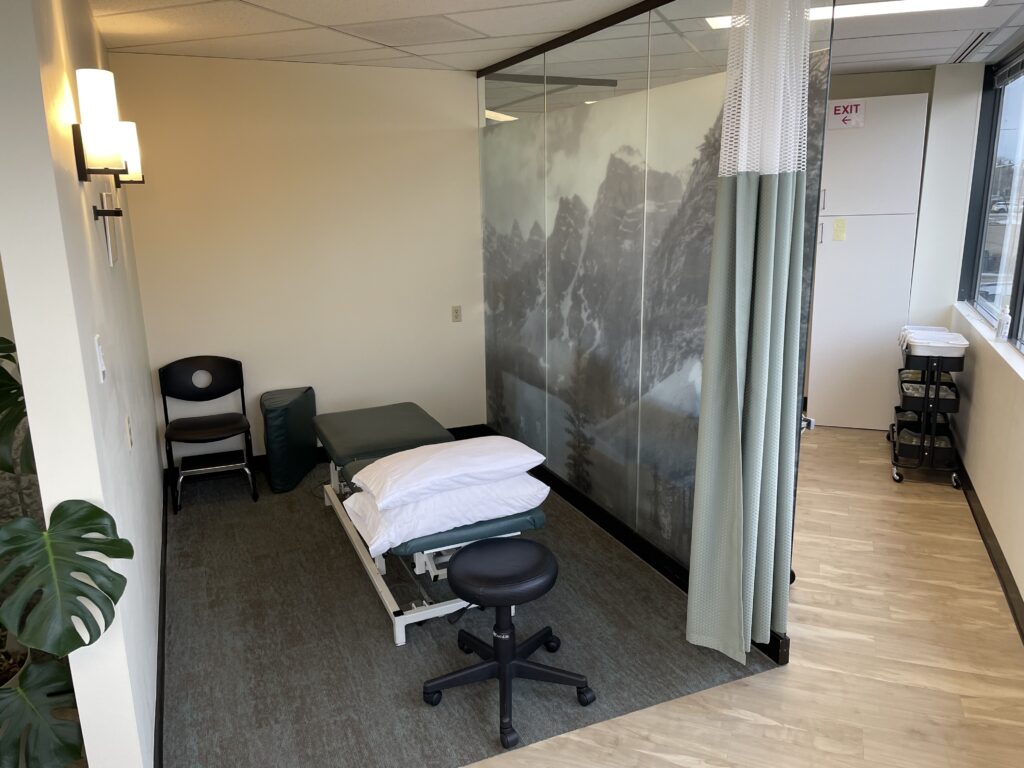 Summit Physiotherapy patient room